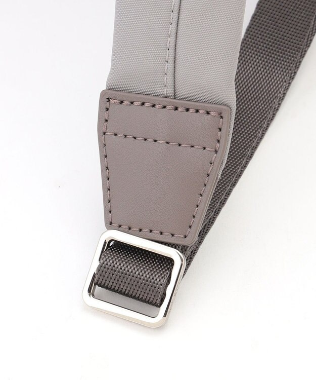 Y'SACCS アシメファスナーポケットリュック グレージュ