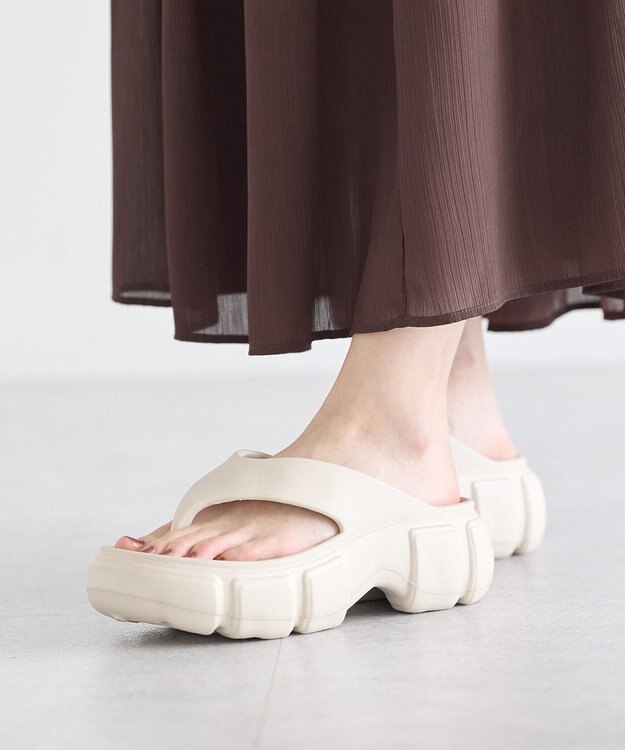 earth music&ecology EVAトングサンダル Beige