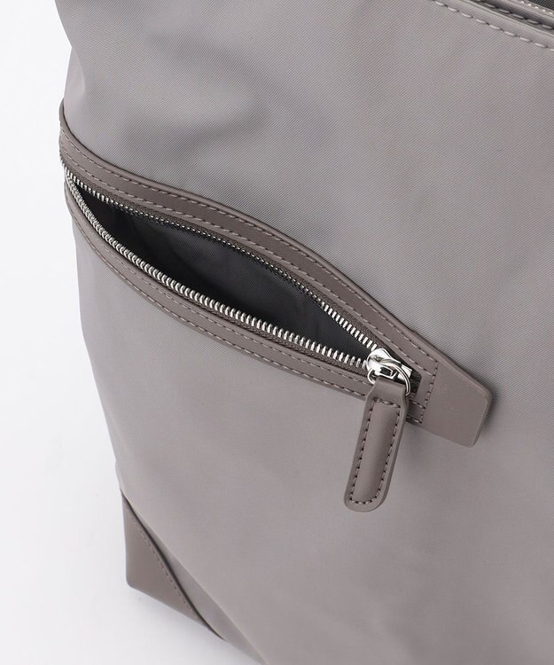 Y'SACCS アシメファスナーポケットリュック グレージュ