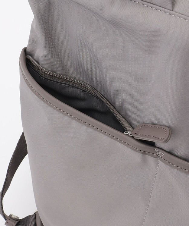 Y'SACCS アシメファスナーポケットリュック グレージュ