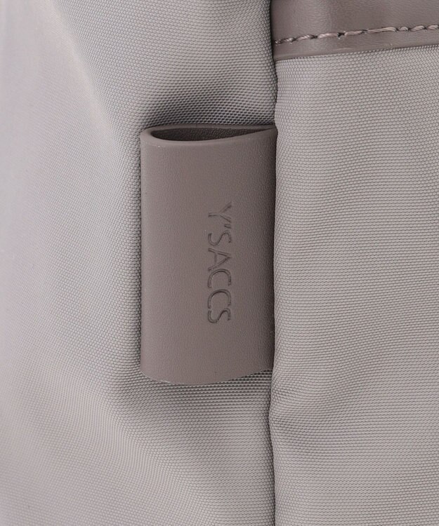 Y'SACCS アシメファスナーポケットリュック グレージュ