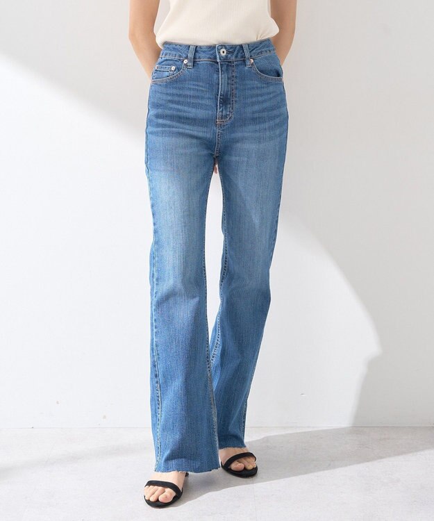 earth music&ecology セルフカットフレアデニムパンツ Medium Indigo
