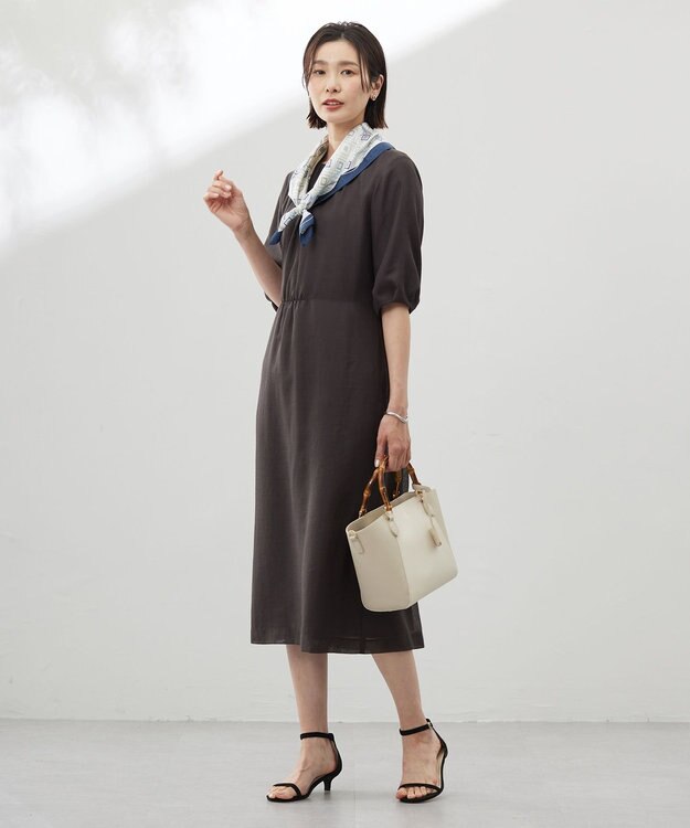 J.PRESS LADIES azulejoスクエアプリント スカーフ ネイビー系5