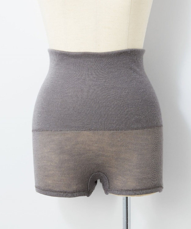 ベビーアルパカ素材、細身のパンツ