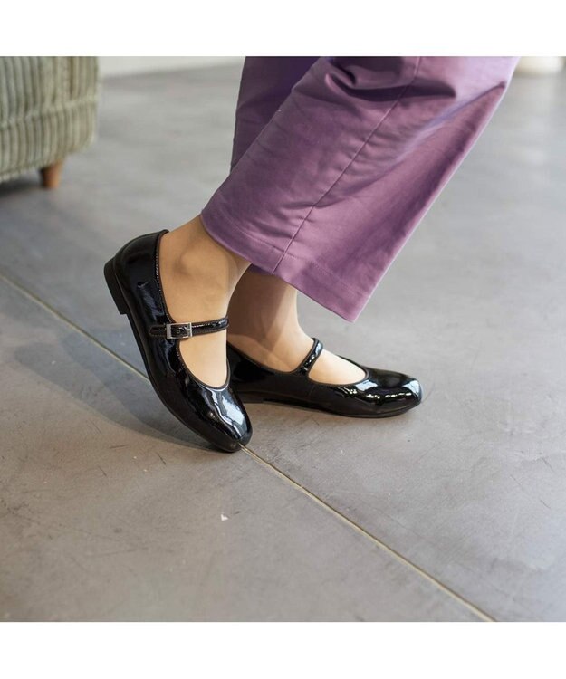 ing <ing>【WEB限定】ストラップフラットシューズ ブラックエナメル