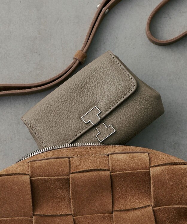 IACUCCI アバ ウォレット CERVO グレージュ