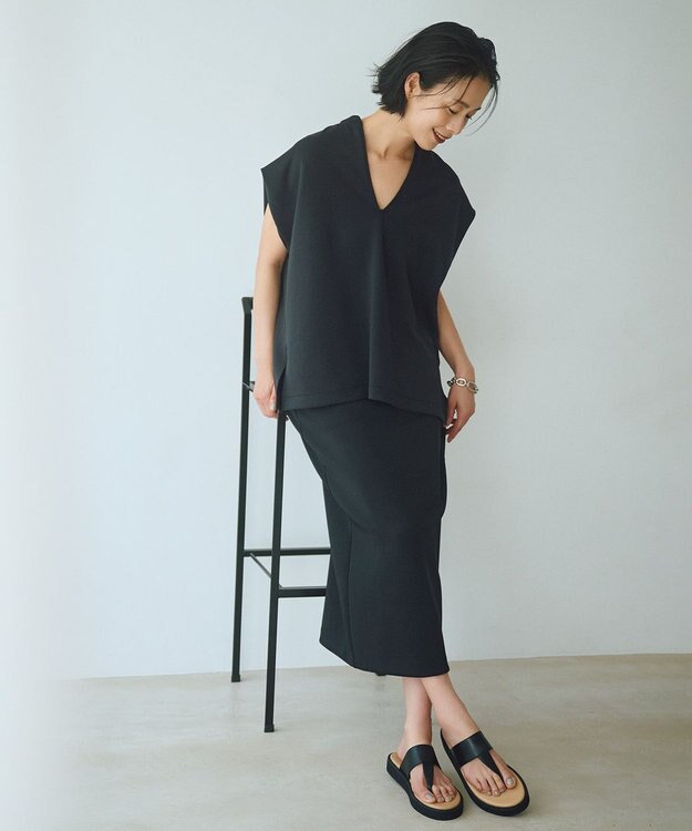 UNFILO BEAUTY FORM JERSEY Light キーネックトップス ブラック