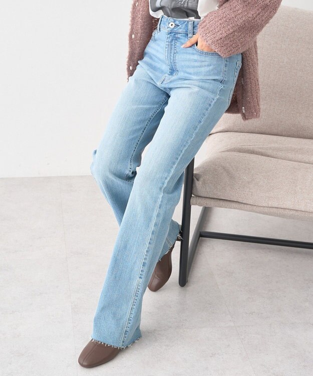 earth music&ecology 【セルフカット可】ストレッチフレアデニムパンツ Light Indigo