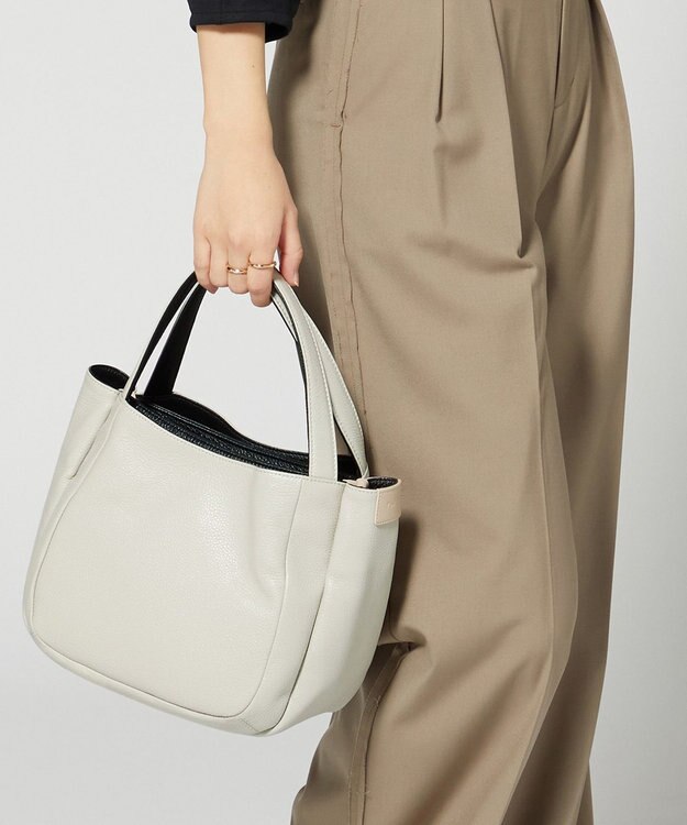 Y'SACCS シュリンクレザートート Sサイズ アイボリー