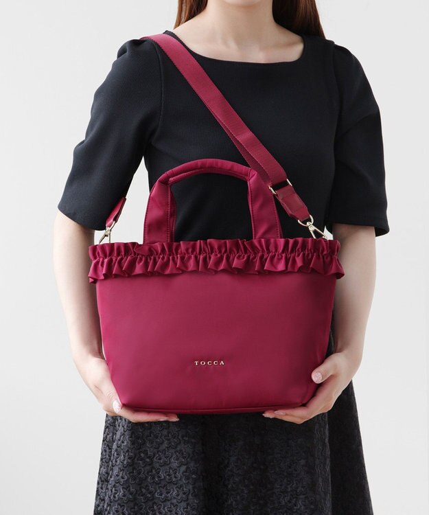 TOCCA 【ショルダー取り外し可能】FRILL GARLAND NYLONTOTE  トートバッグ レッド系