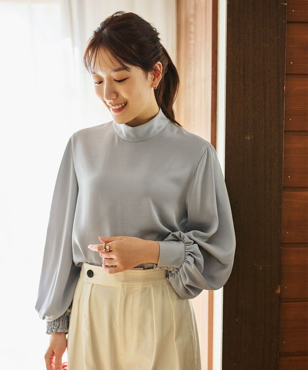 #Newans 【ストレッチ】〈花乃まりあさんコラボ〉ハイネックブラウス サックス