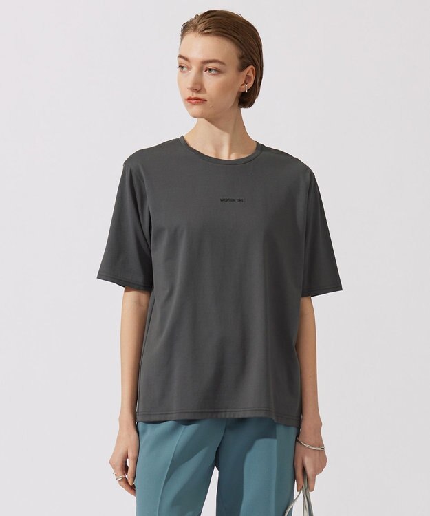 ICB 【接触冷感・UVケア・洗える】ロゴＴＥＥ カットソー ロゴ×チャコール系