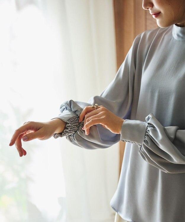 #Newans 【ストレッチ】〈花乃まりあさんコラボ〉ハイネックブラウス サックス