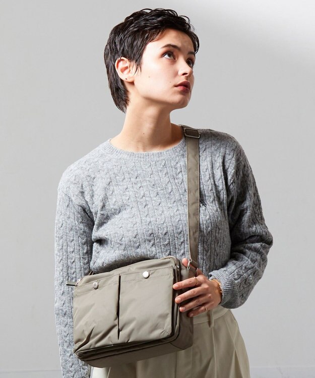 Y'SACCS ダブルホックポケットショルダー グレージュ