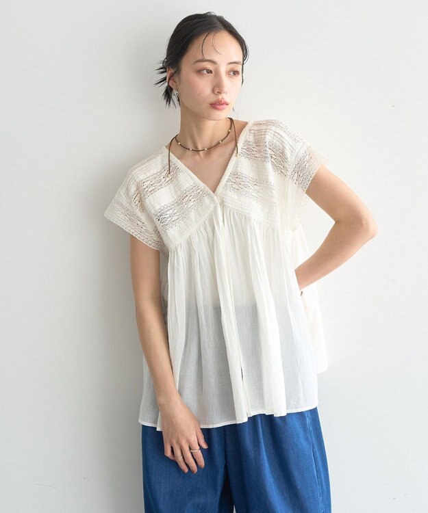 earth music&ecology 【WEB・一部店舗限定】【綿100％】レース＆ピンタックフレンチブラウス Off White
