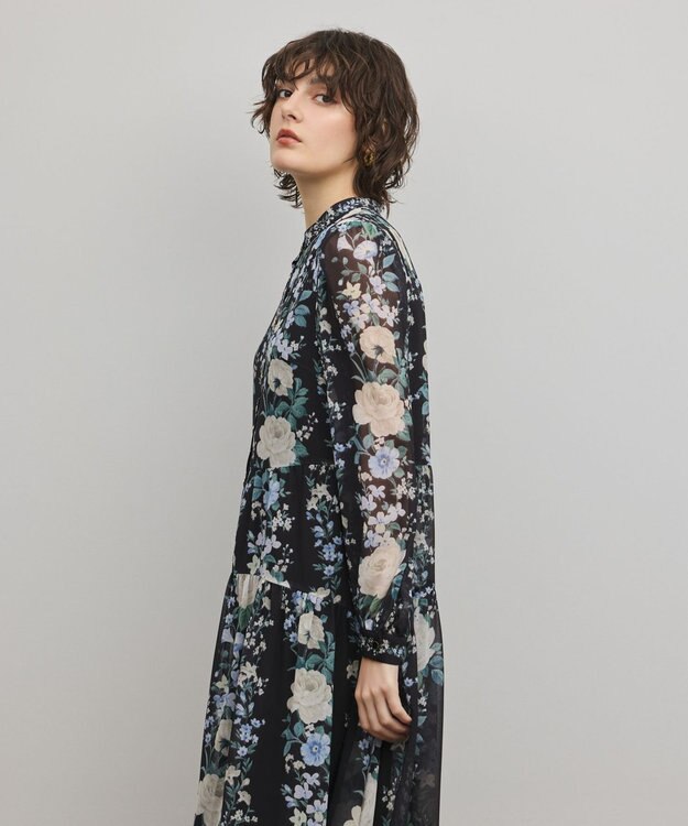GRACE CONTINENTAL フラワープリントティアードワンピース ブラック