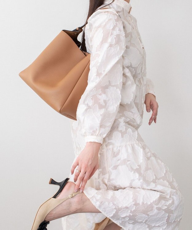 INTER-CHAUSSURES 【LORISTELLA】スマートソフト・バケットバッグ大きめ キャメル