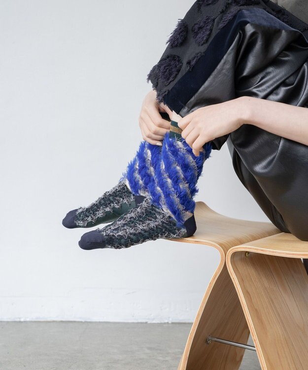 COQ LESSER TALE ラメリバーシブルファーソックス ブルー