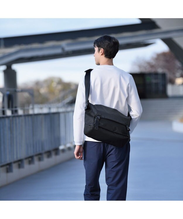 ACE BAGS & LUGGAGE 【スポーツ観戦】 ace. エブスタ ショルダーバッグ A4/14インチPC収納 メッセンジャー 20081 エース ブラック