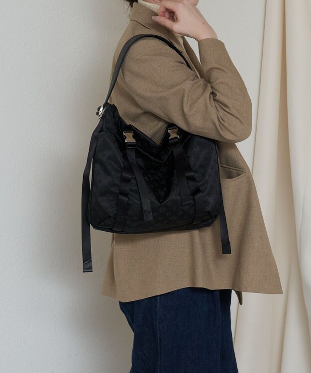 russet ナイロンジャガードメタルバックルショルダーバッグ M(CE-1671) Trv-Black