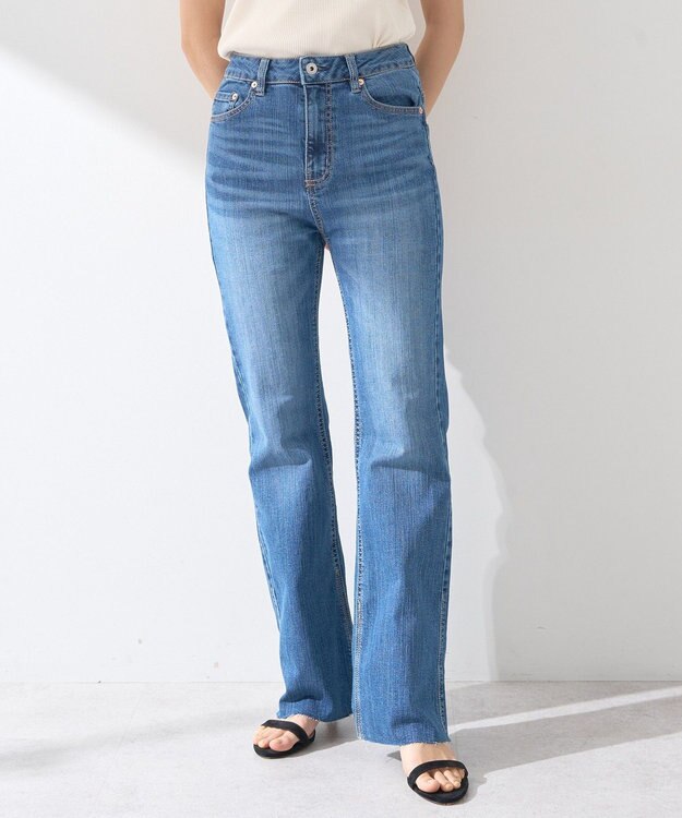 earth music&ecology セルフカットフレアデニムパンツ Medium Indigo