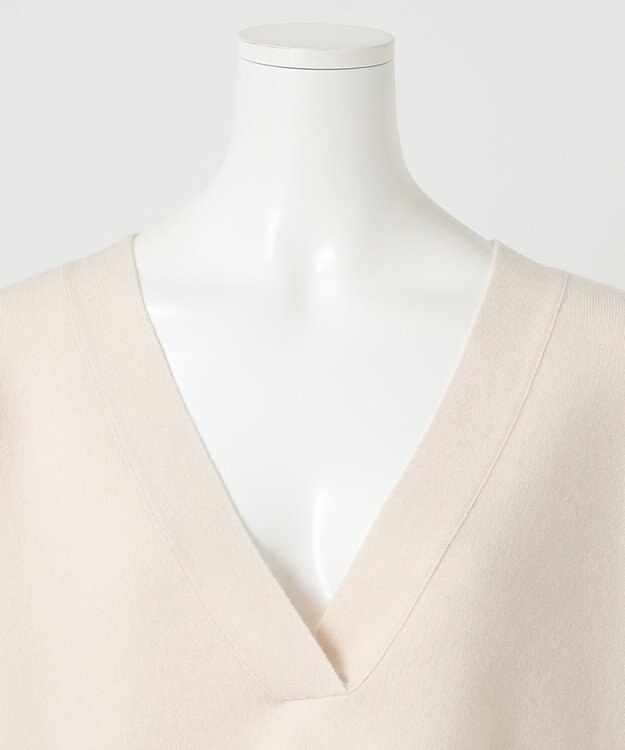 23区 【R(アール)】カシミヤブレンド Vネックニット アイボリー系