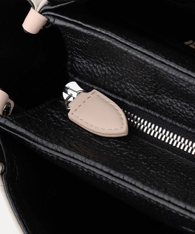 Y'SACCS シュリンクレザートート Sサイズ アイボリー