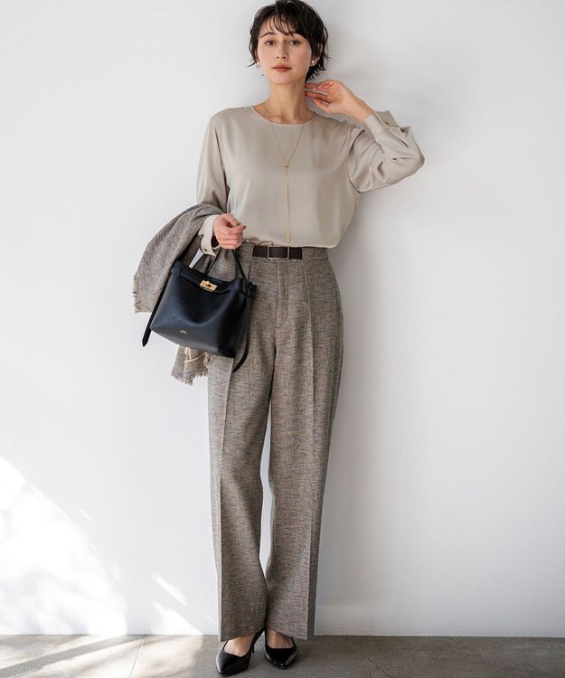 23区 カフスボタン サテンTEEブラウス ベージュ系