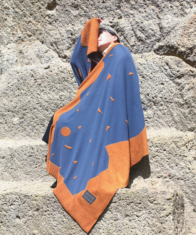 nitorito 【UNISEX】mountain&moon 山と月モチーフ柄 ストール camel