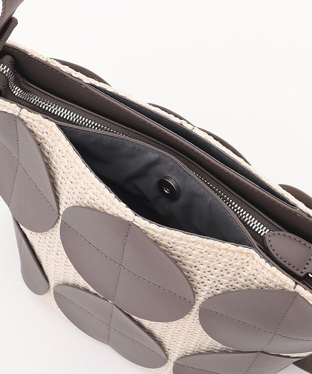 Y'SACCS サークルパッチショルダーバッグ アイボリー