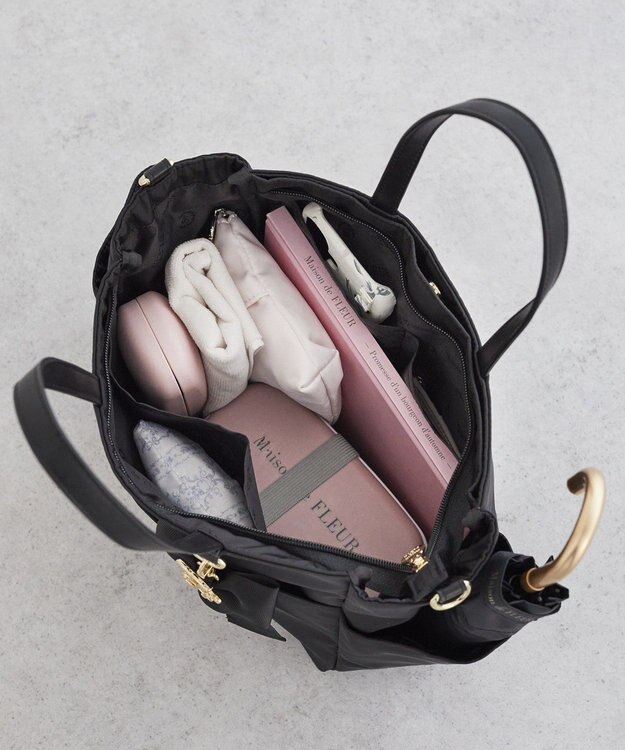 Maison de FLEUR 撥水加工リボンチャームマルチポケットトートS Black