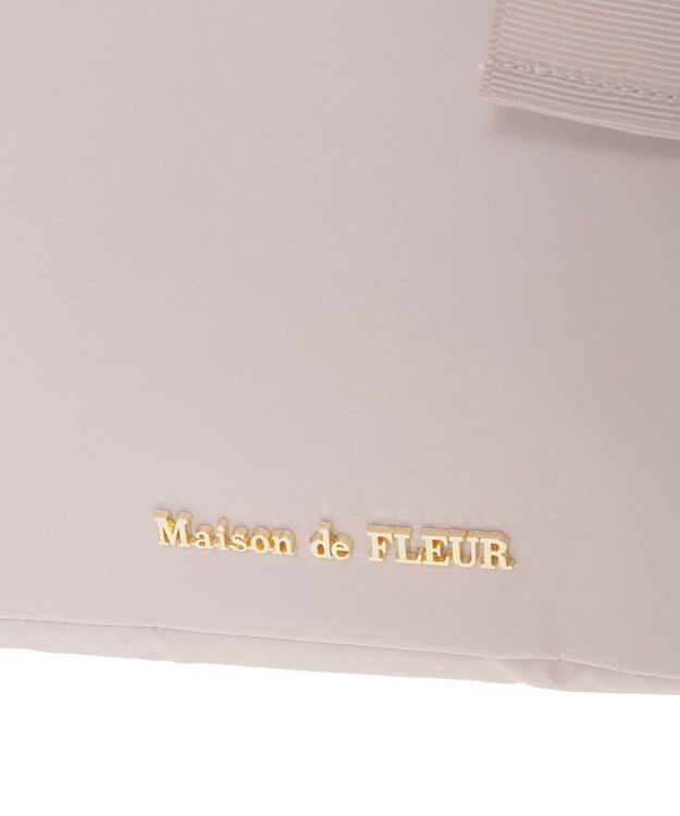 Maison de FLEUR 撥水加工リボンチャームマルチポケットトートS Grayish Pink