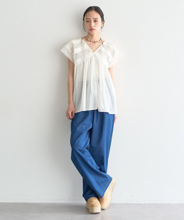 earth music&ecology 【WEB・一部店舗限定】【綿100％】レース＆ピンタックフレンチブラウス Off White