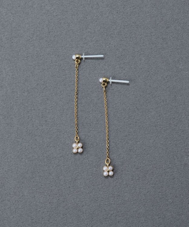 Phoebe 〈金属アレルギー対応〉タイニーフラワーロングセラミックポストピアス　チェーンピアス/小粒パール/揺れるピアス ホワイト