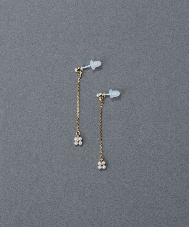 Phoebe 〈金属アレルギー対応〉タイニーフラワーロングセラミックポストピアス　チェーンピアス/小粒パール/揺れるピアス ホワイト