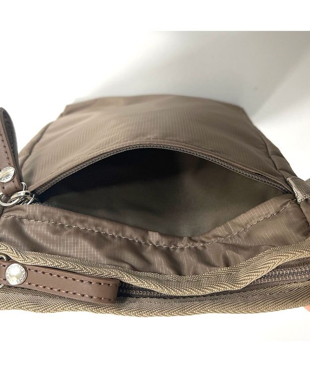 Y'SACCS テープデザインポシェット ベージュ