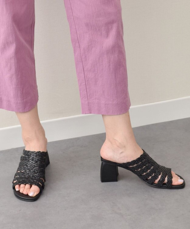 INTER-CHAUSSURES 【ANGEL ALARCON】チャンキーヒールラフィアサンダル ブラック雑材