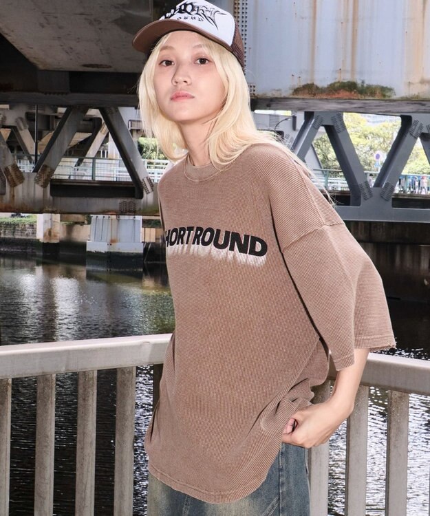 WEGO 【ユニセックス着用ITEM/MLサイズ展開】ブリーチワッフルダメージグラフィックT（SS） ブラウン