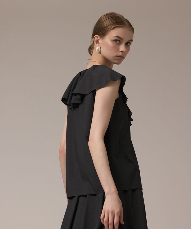 GRACE CONTINENTAL フリルカラートップ ブラック