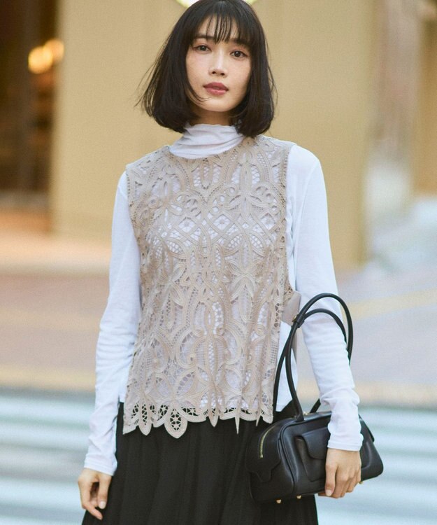 23区 エンブロイダリーレース ニットベスト ベージュ系