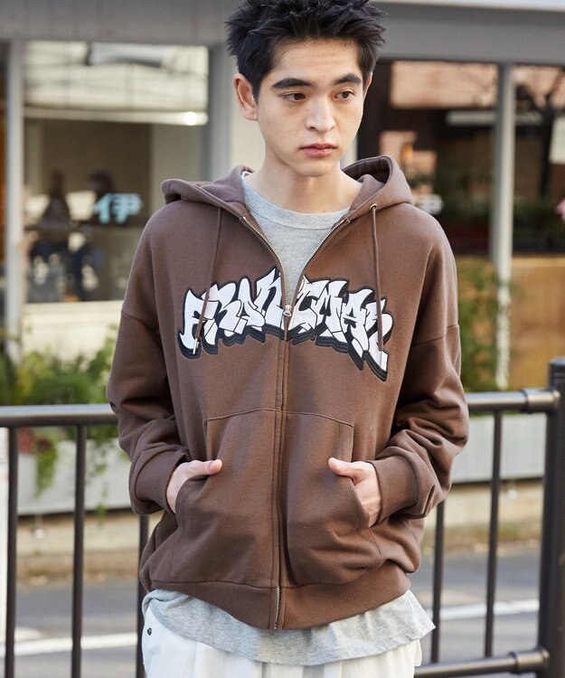 WEGO 【ユニセックス着用ITEM】ワッペンロゴZIPパーカー ブラウン