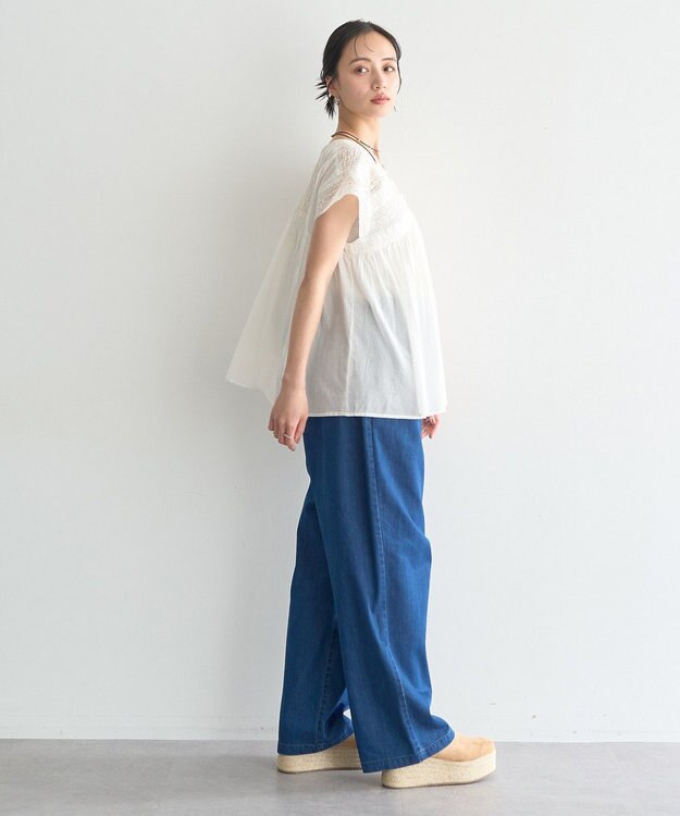 earth music&ecology 【WEB・一部店舗限定】【綿100％】レース＆ピンタックフレンチブラウス Off White