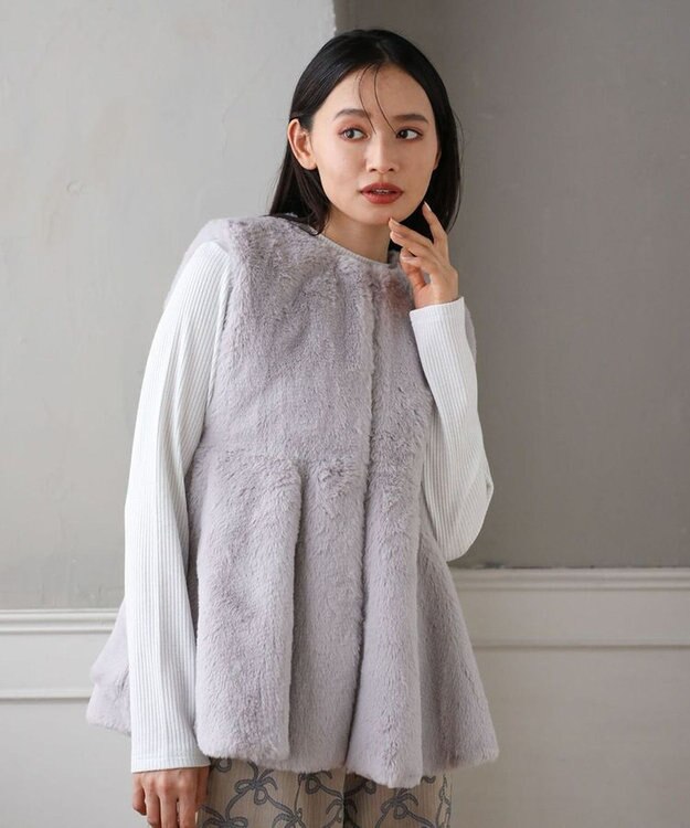 Green Parks ・ＥＬＥＮＣＡＲＥ　ＤＵＥペプラムフェイクファーベス Gray Beige