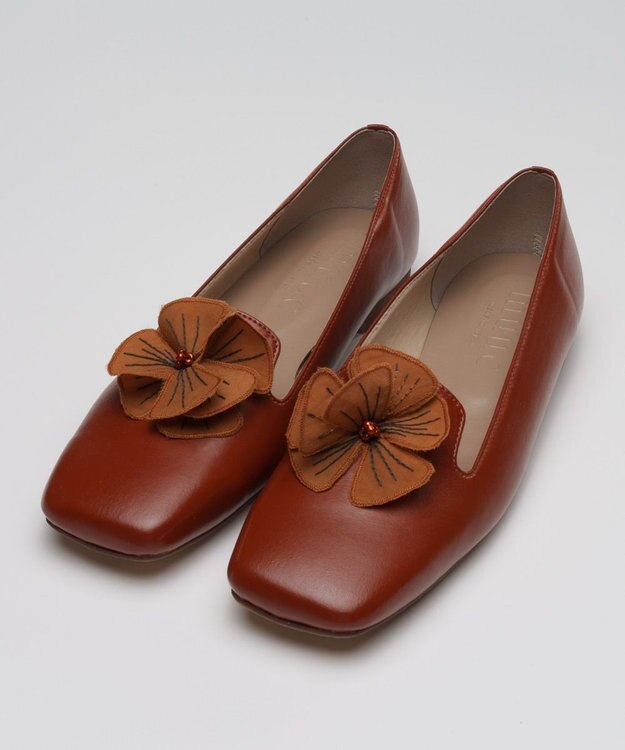 muuc 花刺繍モチーフのパンプス ブラウン