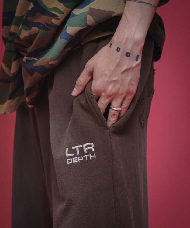 WEGO 【ユニセックス着用ITEM/ウエストゴム】ダメージアップリケショートパンツ ブラウン