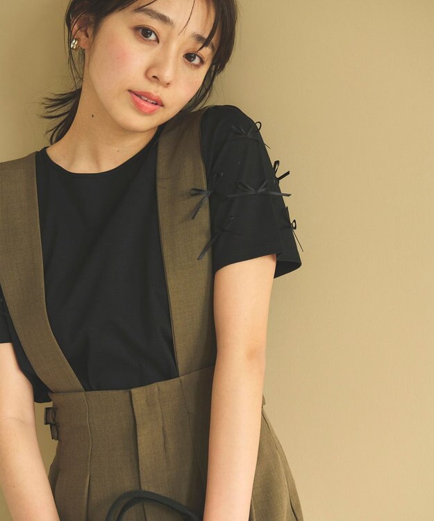 Feroux 【UVケア】ランダムリボンスリーブ Tシャツ ブラック系