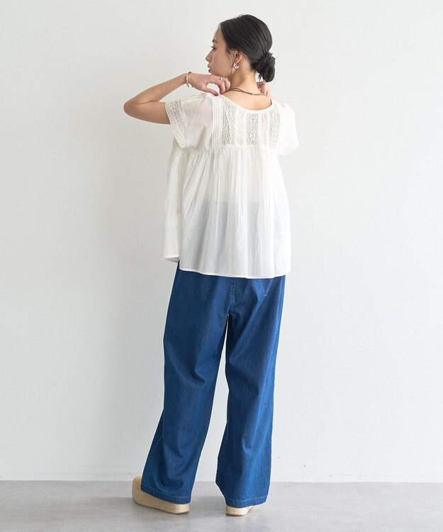 earth music&ecology 【WEB・一部店舗限定】【綿100％】レース＆ピンタックフレンチブラウス Off White