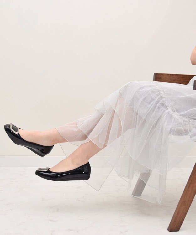 Bridget Birkin 【Bridget Birkin】バックルアクセントレインパンプス ブラックエナメル