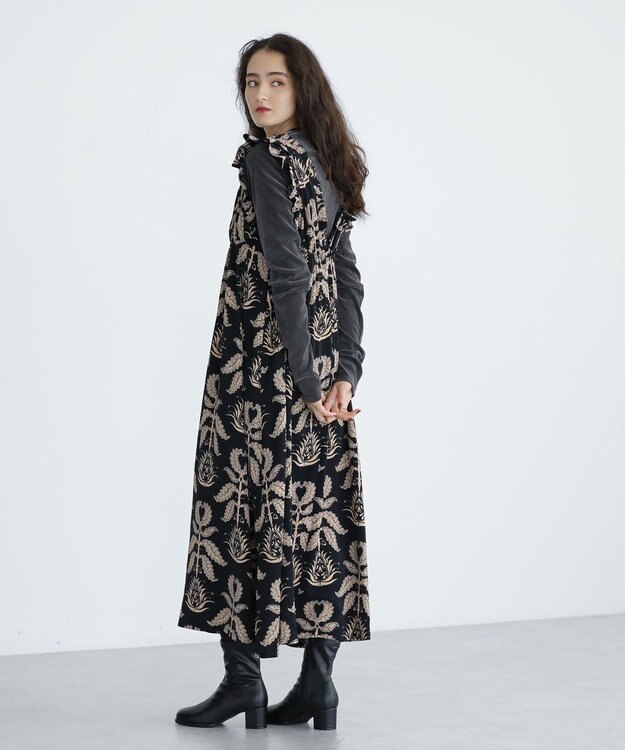 Green Parks ■ＥＳＣＡＲ　ボタニカルｐｔフリルエプロンワンピース Black