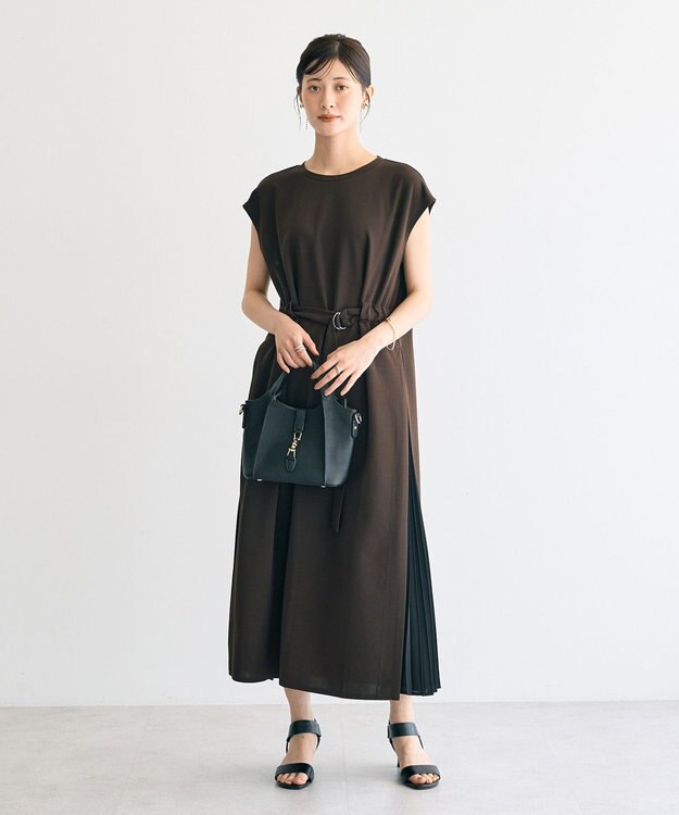 YECCA VECCA ベルテッドプリーツ切替ワンピース Brown